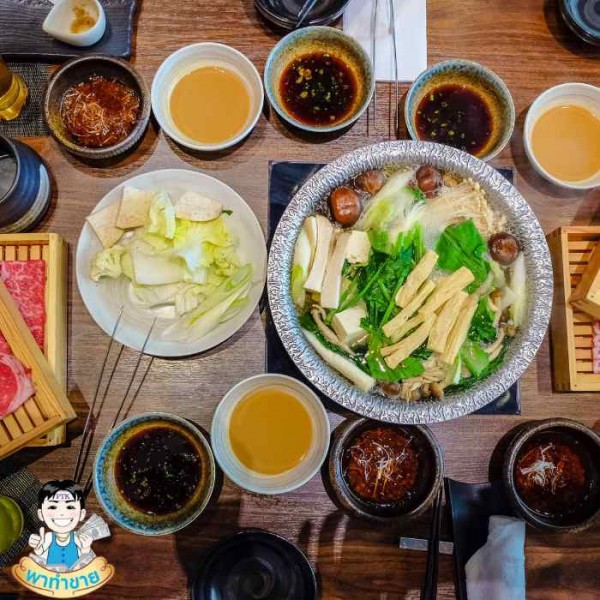 สูตรน้ำจิ้มรสน้ำมันงา ร้านชาบู ส่วนผสม น้ำมันงา 100 กรัม ซอสปรุงรส 1 ช้อนโต๊ะ น้ำตาลทราย 1 ช้อนโต๊ะ น้ำเปล่า 1 ช้อนโต๊ะ พริกป่น 1/2 ช้อนชา กระเทียมสับละเอียด 1 ช้อนโต๊ะ ขิงสับละเอียด 1 ช้อนโต๊ะ